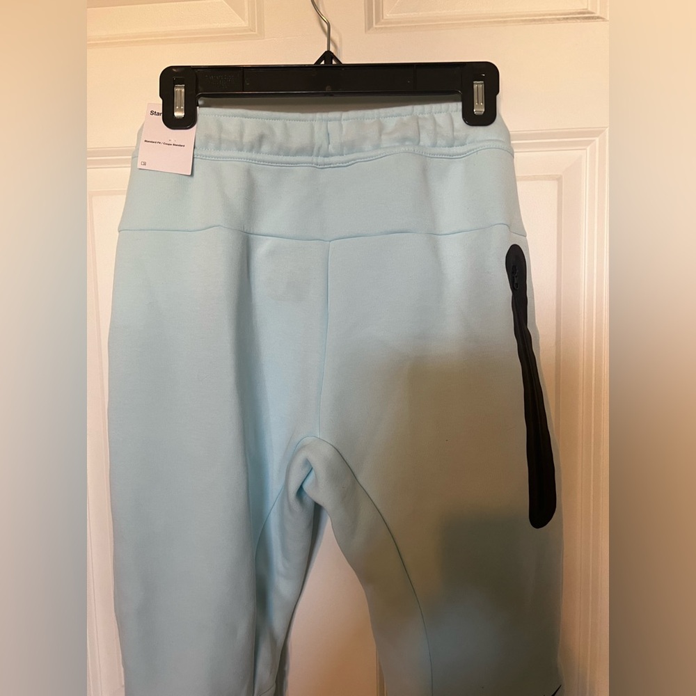 NWT Nike Tech Fleece Joggers Large - Picture 5 of 10